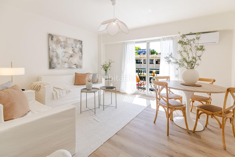 Piso luminoso de 4 habitaciones , con balcón y vistas despejadas en Valencia