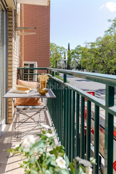 Piso luminoso de 4 habitaciones , con balcón y vistas despejadas en Valencia - Imagen 12