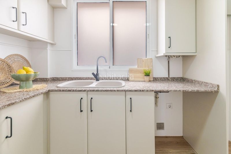 Piso luminoso de 4 habitaciones , con balcón y vistas despejadas en Valencia - Imagen 19