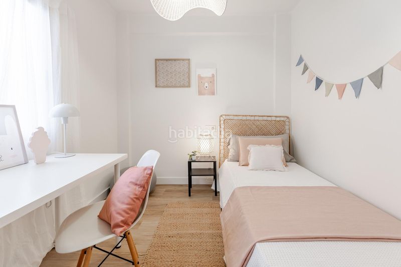 Piso luminoso de 4 habitaciones , con balcón y vistas despejadas en Valencia - Imagen 11