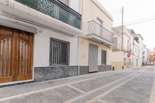 Casa adossada  Sant antoni. Adosado luminoso con terraza solárium en el centro de bellreguar