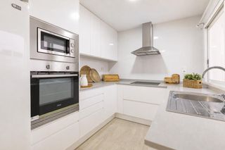 Pis  Calle alzira. 197 m2  5 habitaciones  3 baños  terraza privada  reforma a estr