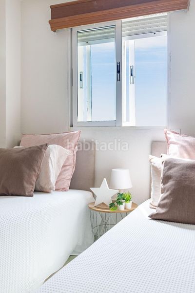 Foto 348dbbd7-4f3d-4b66-bb42-72a52c513a33. Apartament amb aparcament piscina a El Perellonet Valencia