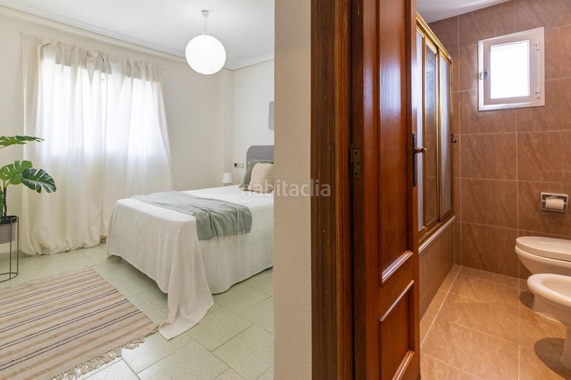 Foto 71a288fd-75f7-4d9c-b6bc-75cbe55d9298. Apartament amb aparcament piscina a El Perellonet Valencia