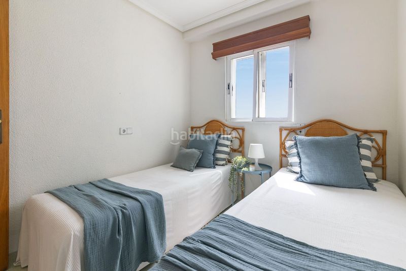 Foto c8ffcdff-a2b7-4d67-b034-4743957e8784. Apartament amb aparcament piscina a El Perellonet Valencia