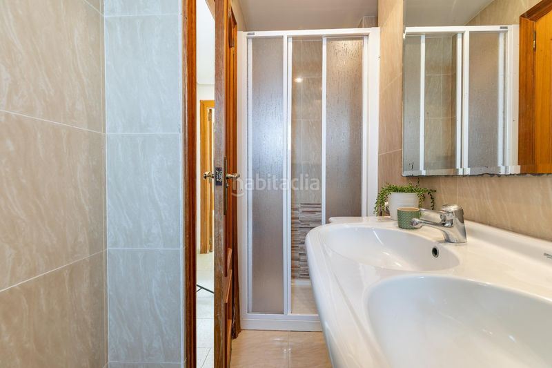 Foto d87fa82d-b3fc-4e25-beb9-f7eb9a52e32d. Apartament amb aparcament piscina a El Perellonet Valencia