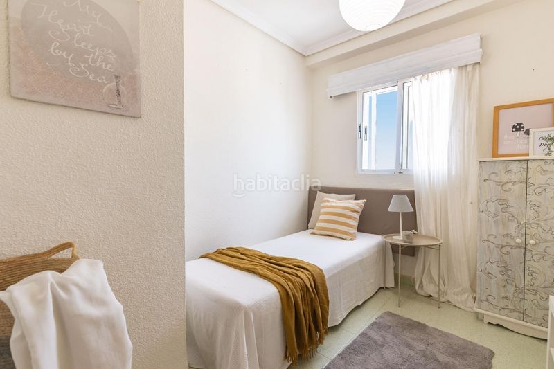 Foto e79adf25-acb3-439d-944d-6a6f5260367a. Apartament amb aparcament piscina a El Perellonet Valencia
