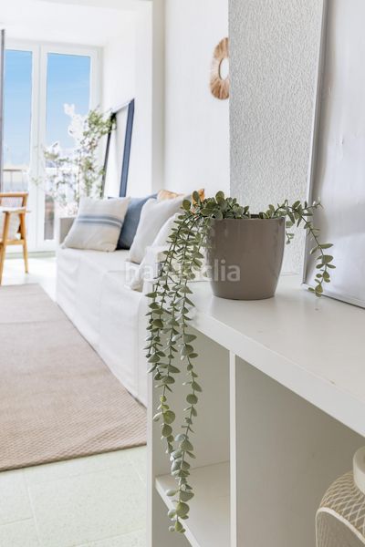 Foto f5323fa6-d8d4-4b86-b9c6-99daec7395f9. Apartament amb aparcament piscina a El Perellonet Valencia