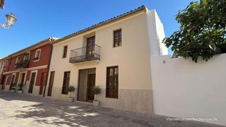 Casa a Benimàmet. Casa de pueblo con patio interior para rehabilitar en benimàmet