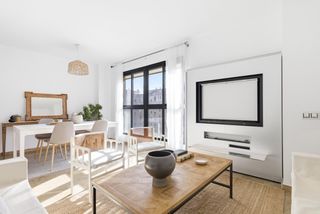 Piso  Calle miguel de unamuno. Piso listo para entrar a vivir con piscina, zonas comunes y exce