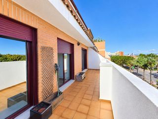 Miete Dachwohnung  Calle sant antoni. Alquiler de 3 dormitorios con gran terraza y garaje en sedaví