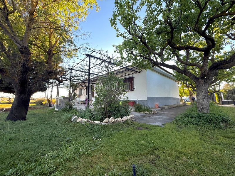 Foto 5bf9e150-2d3a-4992-875c-0ae658707d0d. Xalet amb xemeneia calefacció aparcament a Estremera