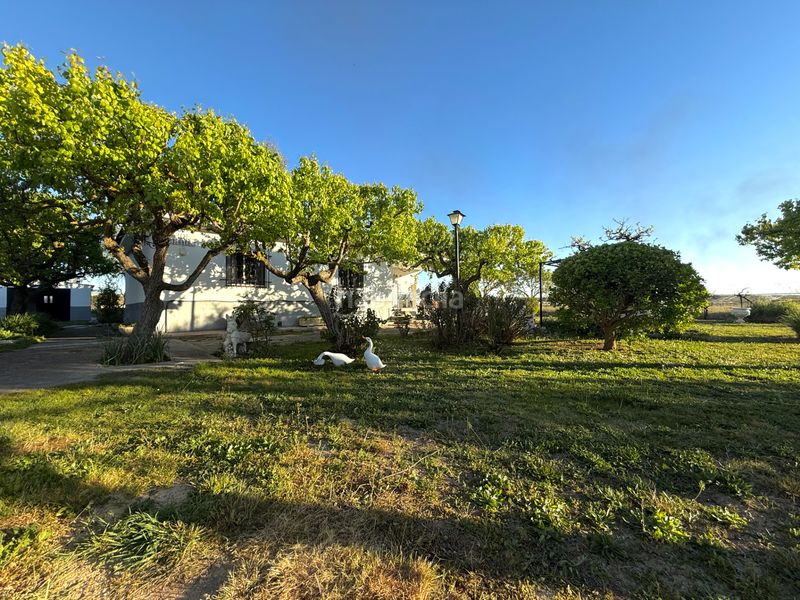 Foto a911cfe8-3c54-4b8b-8bb6-6dd7b9c440bd. Xalet amb xemeneia calefacció aparcament a Estremera