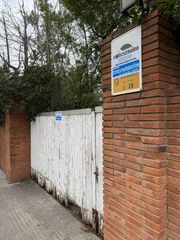 Wohngrundstück in Carrer folch i torres 29. Terreno edificable en piera