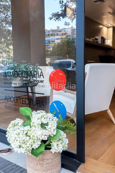 Foto 162f4f83-d5c8-4a79-b906-80320c3c1cec. Rent business premise in carrer de déu i mata 152 in Barcelona