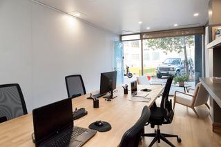 Business premise in Carrer de Déu i Mata 152