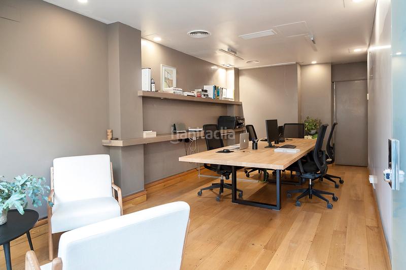 Foto d5123d32-2f6e-498d-9717-3905a3d73f96. Rent business premise in carrer de déu i mata 152 in Barcelona