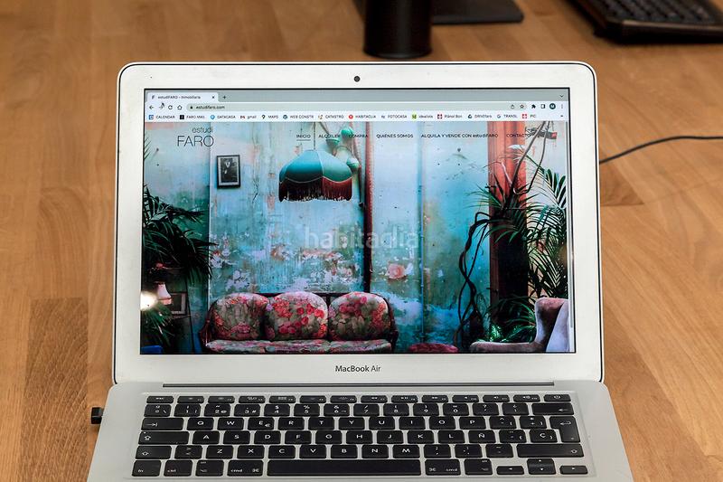 Foto e71dd7bf-aa6f-4b7d-be61-d78721d567dc. Rent business premise in carrer de déu i mata 152 in Barcelona