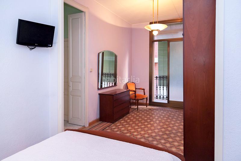 Foto c7b253bc-a2a7-45b0-9b6c-58fd5a090b35. Flat in carrer de milà i fontanals 58 in Vila de Gràcia Barcelona