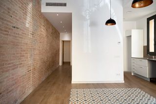 Planta baixa  Carrer de domènec martí i julià. Planta baja esquinera con encanto