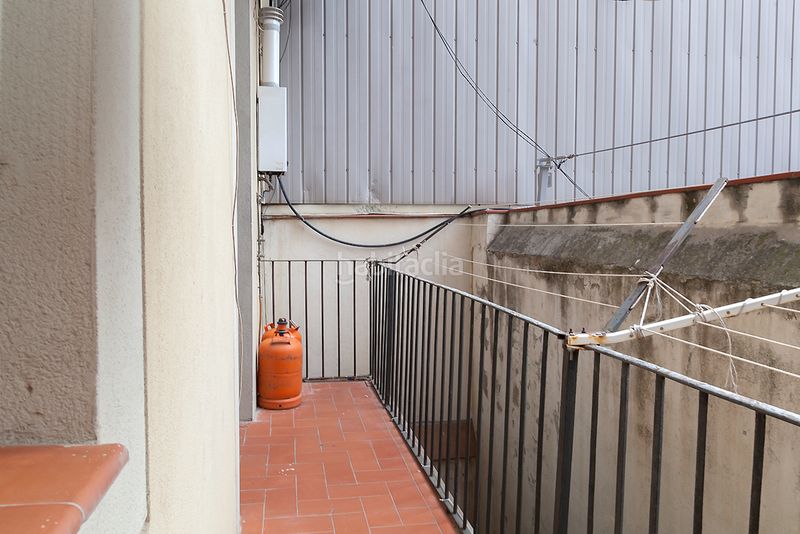 Foto d794f1b8-4930-4f52-abaf-09d7f8ac2ffe. Pis a Sant Antoni Barcelona