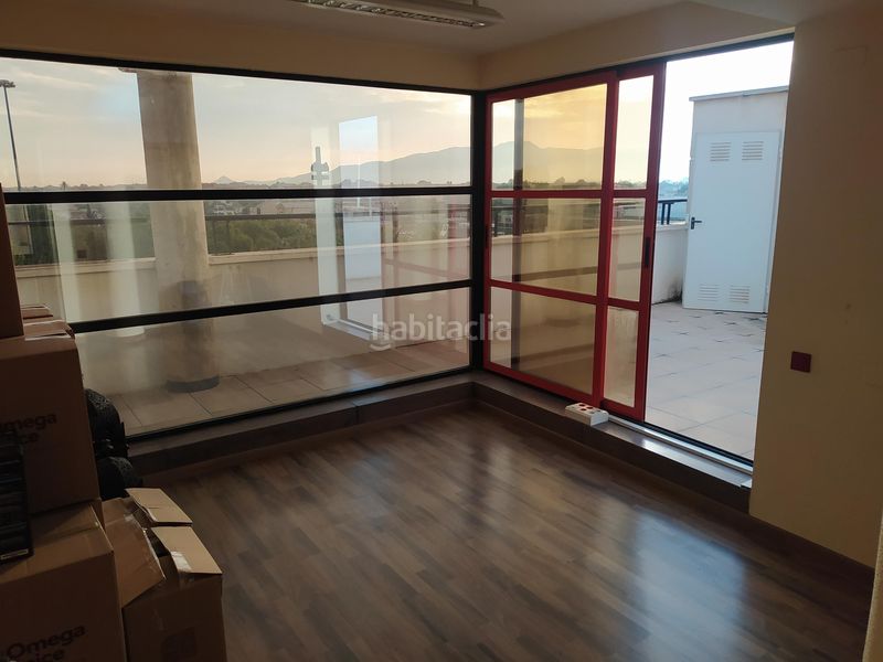 Foto f3137d89-ea42-42c8-8656-a4ab51d371eb. Oficina en calle de molina de segura 3 amplio y luminosa oficina en última planta-ático, con todas las orientaciones. venta y alquiler. en Murcia
