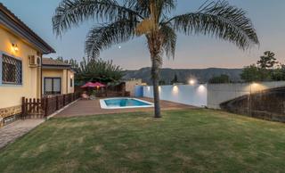 Chalet en Garres y Lages. Chalet junto a club cordillera