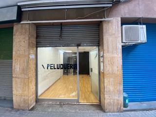 Location Local commercial à Carrer de emilia pardo bazán 2. Local ideal negocio barrio