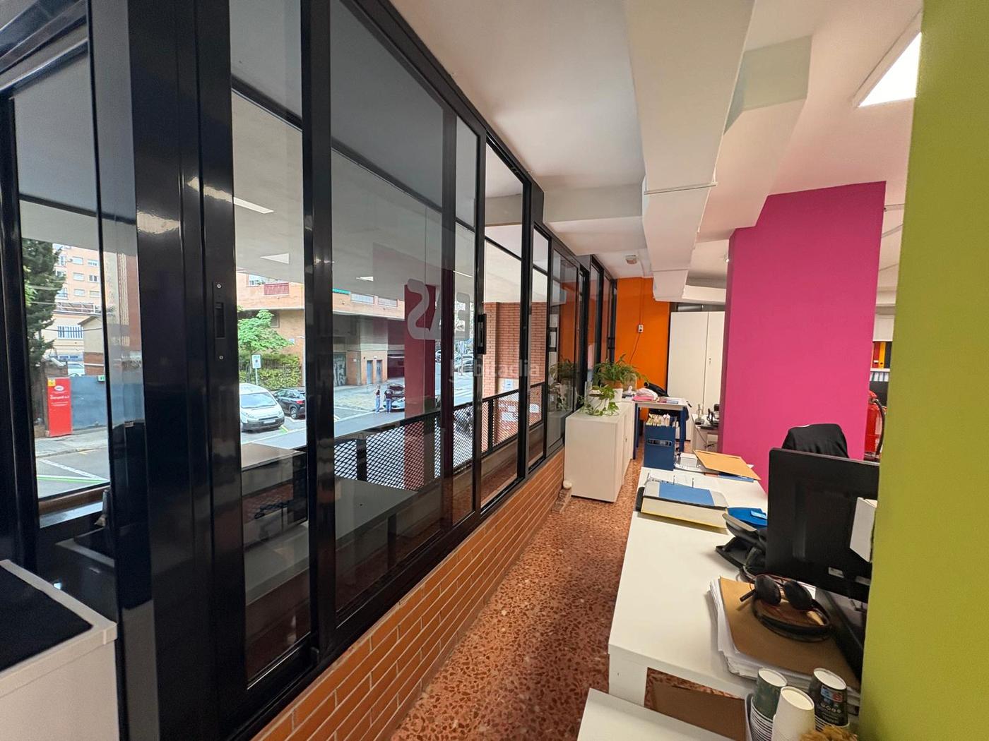 Local comercial de 527 m con zona de almacn y oficinas, listo Barcelona