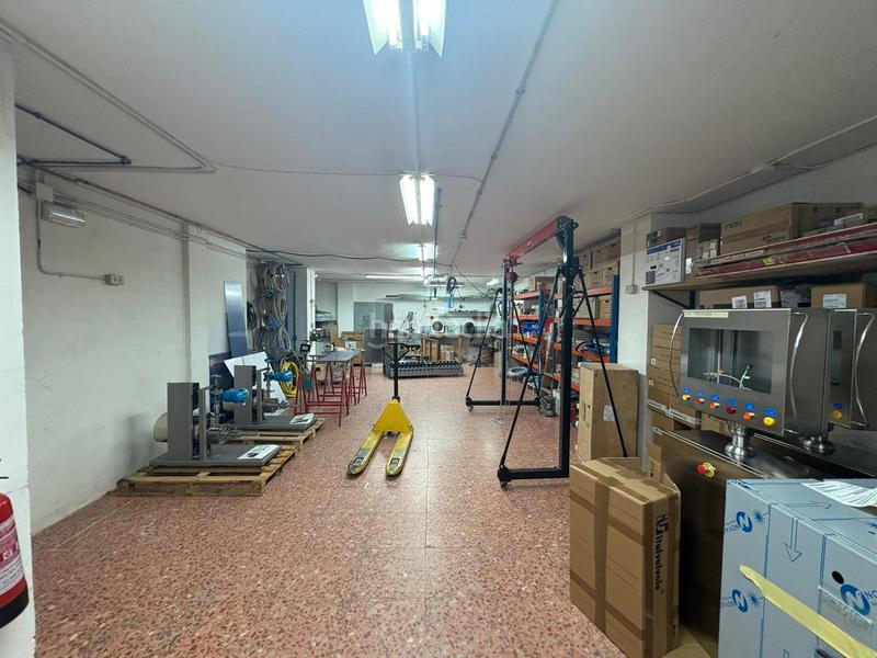 Foto 3b4a5cc1-1623-4965-822f-019ff8870f34. Local comercial en carrer d'hondures 48 local comercial de 527 m² con zona de almacén y oficinas, listo para entrar en Barcelona