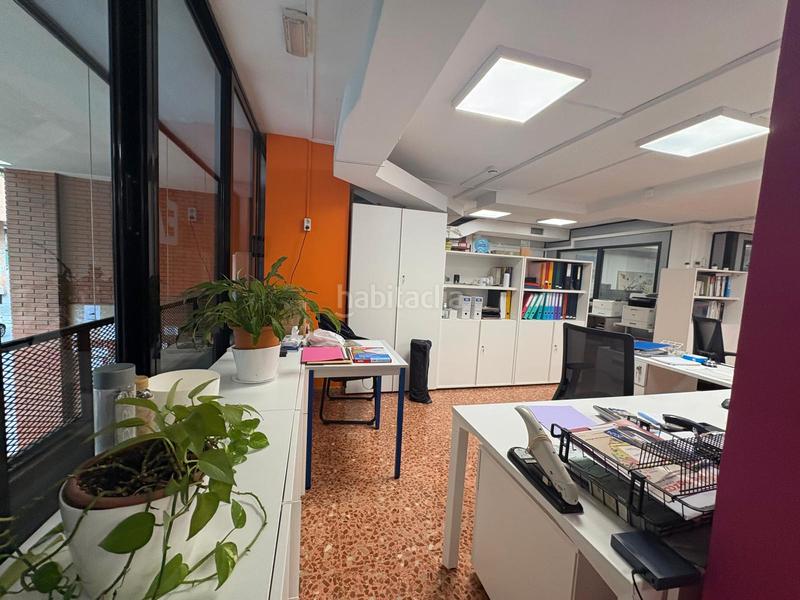 Foto f12bcc58-6d04-4faf-8df3-02ad512e5130. Local comercial en carrer d'hondures 48 local comercial de 527 m² con zona de almacén y oficinas, listo para entrar en Barcelona