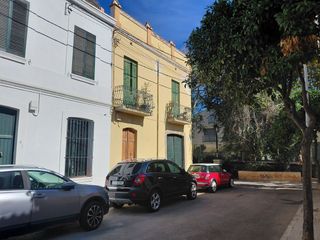 Casa  Carrer de l'alsina 2. Inmueble okupado
