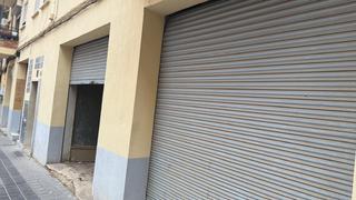 Local commercial  Calle de benicadell. Amplio local comercial al lado del mestalla  oportunidad de inve