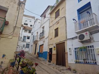 Casa  Calle quevedo. Oportunidad de inversión en buñol sin posesión.