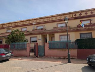 Casa adosada  Calle ats pepe alarcon. Se vende adosado en los alcazarez murcia.