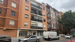 Piso  Calle valencia. Amplio piso en aldaia a reformar por solo 120,000