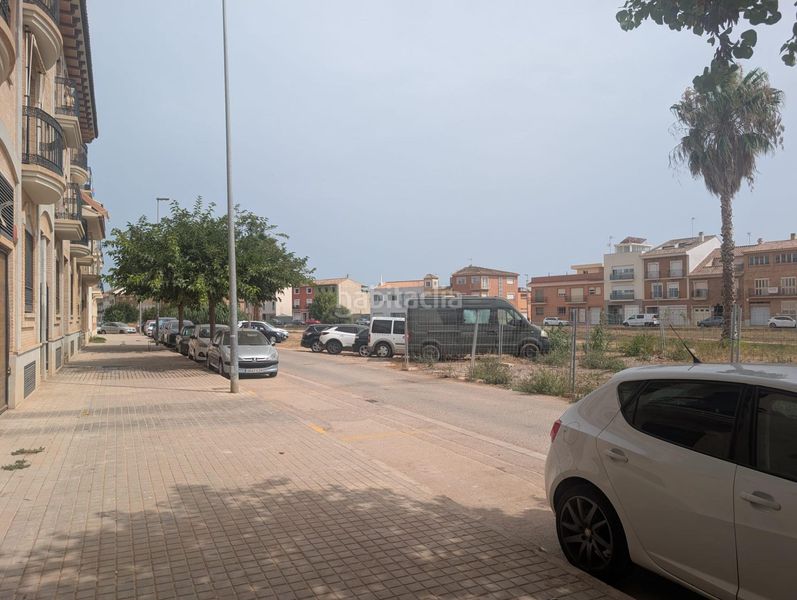Foto d1e5d596-1d07-4a3f-8d0b-16f514680a89. Aparcament cotxe a Meliana