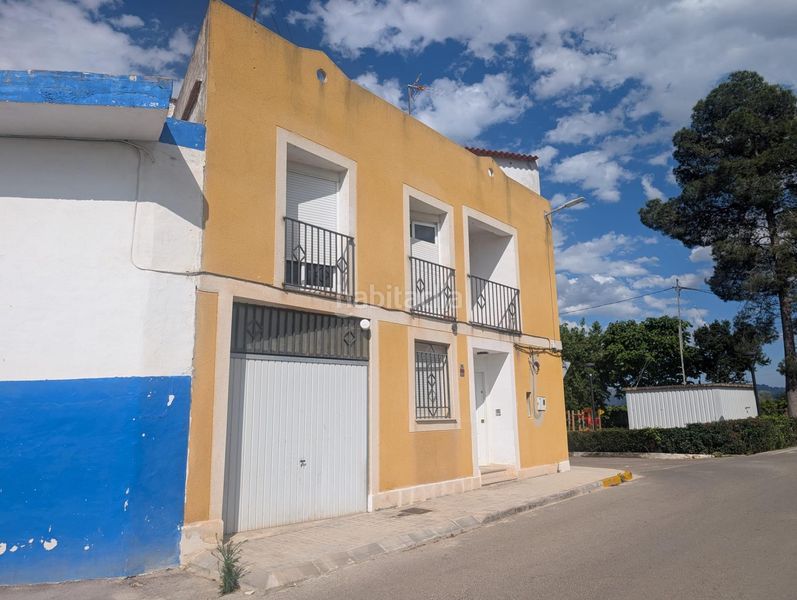 Foto 4a38f04a-0bb3-46ca-8bb0-3636f5990b83. Maison jumelée avec parking dans Benimuslem
