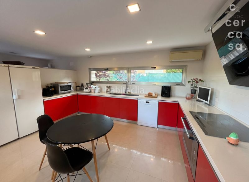 Foto 348806a3-1049-4650-8ca9-134f9525c479. Xalet amb aparcament piscina a Godella