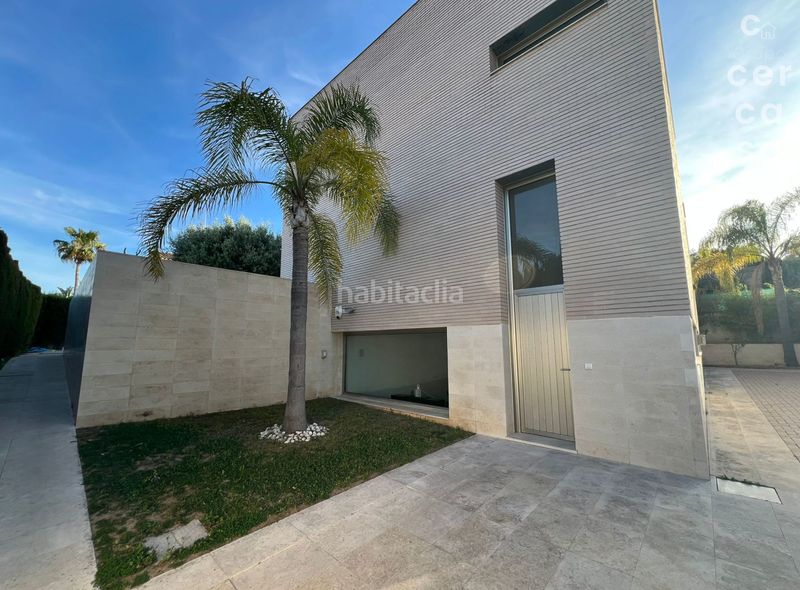 Foto 8bec6010-89ba-45e2-9637-ef13fd4b118d. Xalet amb aparcament piscina a Godella