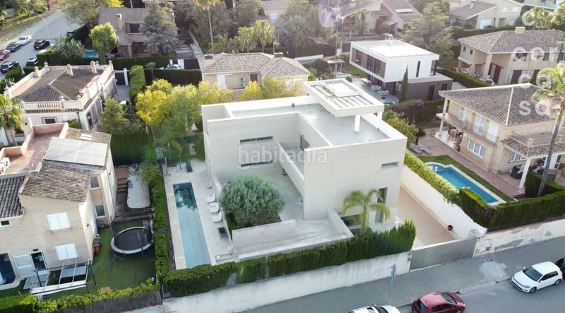 Foto e55c6898-543f-439d-854d-731e719cb6fb. Xalet amb aparcament piscina a Godella