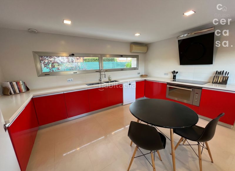 Foto e7bbe477-01d3-4a3e-be7a-e6ab54b230e4. Xalet amb aparcament piscina a Godella