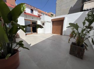 Chalet  Carrer del marqués de montortal. Exclusiva vivienda esquinera completamente rehabilitada en el ba