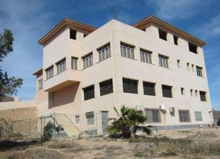 Edifici a Los Puertos. Oportunidad de inversión edificio multiples usos