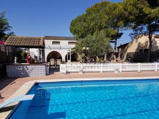 Xalet  Camino valle del sol. Chalet con piscina, pista de tenis y futbito con mas de 2.500 m2