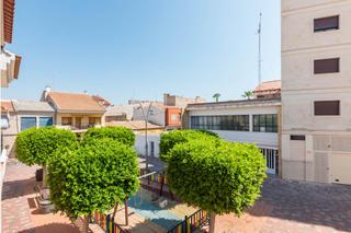 Casa en Calle de alfonso ferez 39. Casa con 3 terrazas con garaje de mas de 200 m2 detrás del antig