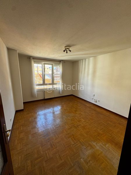 Foto e1cbddda-6474-44c4-bafb-b9bb776f3ece. Pis amb calefacció a Llano Gijón