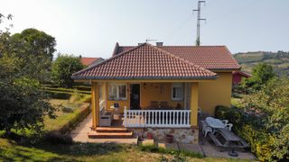 Xalet  Camino de llavandera. Casa en fano con parcela amplia