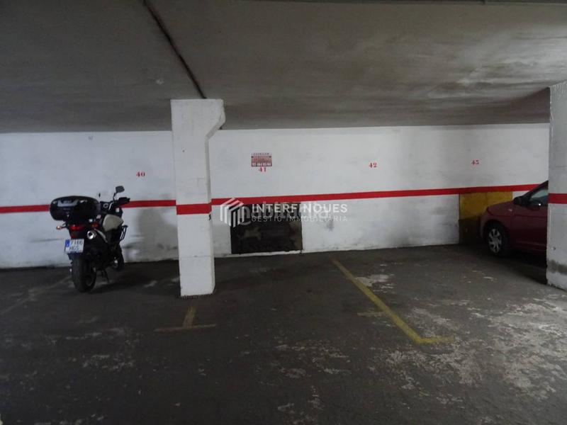 Foto bf060b8d-dcec-48a1-9df7-8844d80bd95a. Alquiler parking coche parking en alquiler en Centredalt de la vilacoll i pujol en Badalona