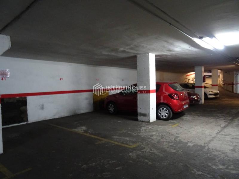 Foto a581b146-1266-4d65-b4b9-11cbc2de36a1. Location parking voiture dans Centre Badalona